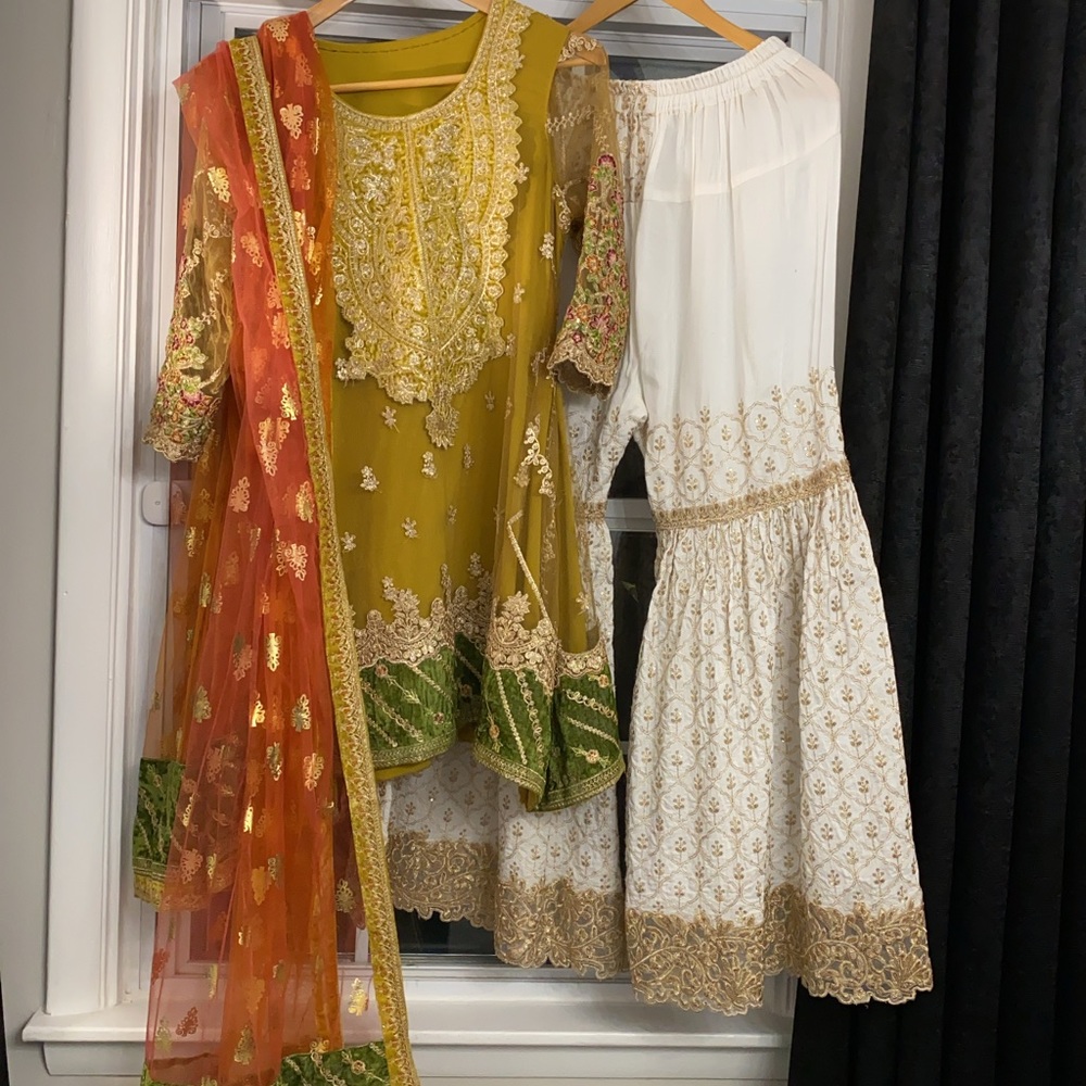 Pakistani Mehndi Bridal Party outfit